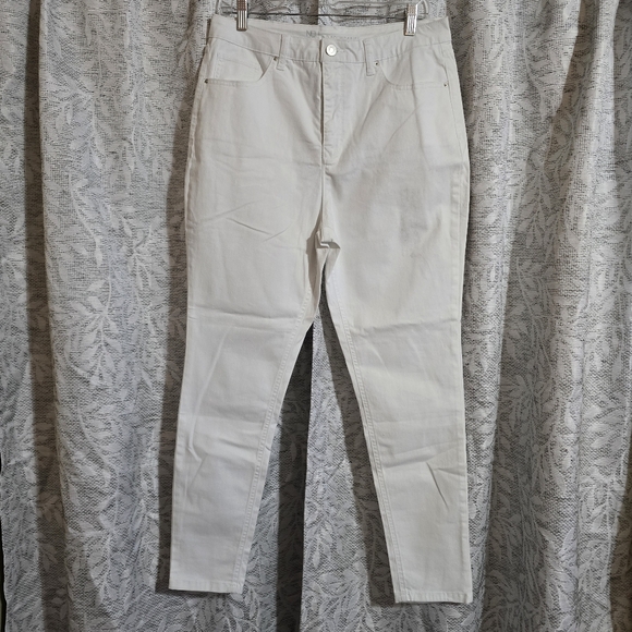 No Boundaries Denim - 🌴 5/$13 No Boundaries NWT White Jeans *Flawed*